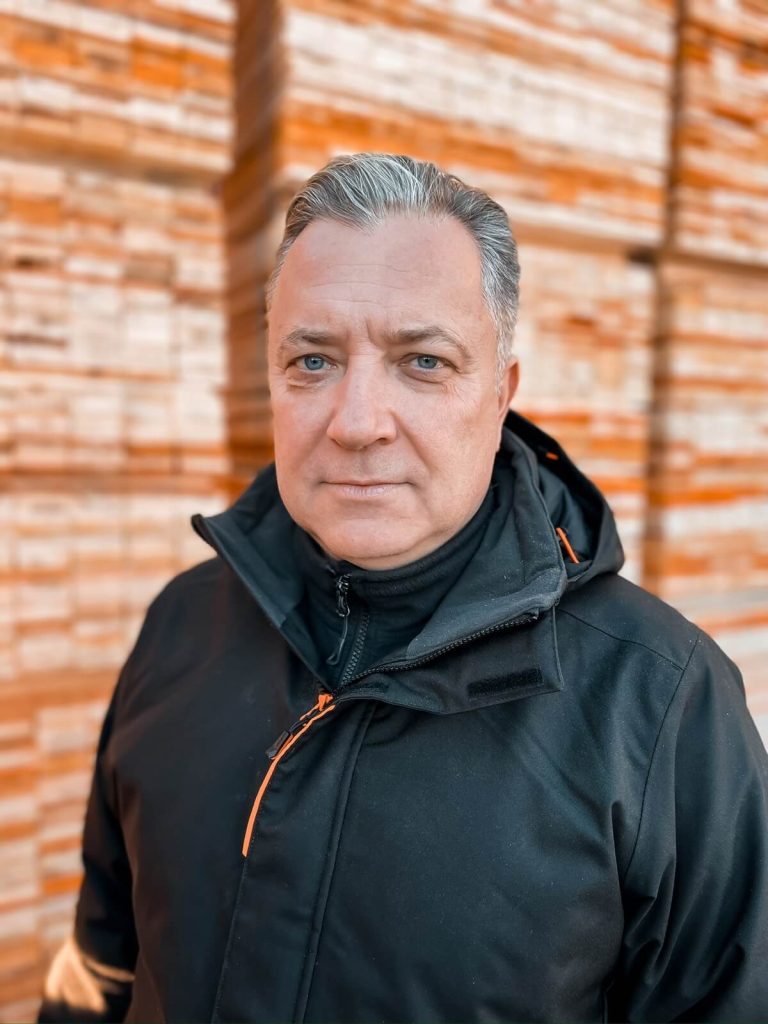 lielanteni par mums āris